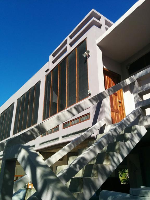 Bayshore Bijou Suites Maya Beach Екстериор снимка