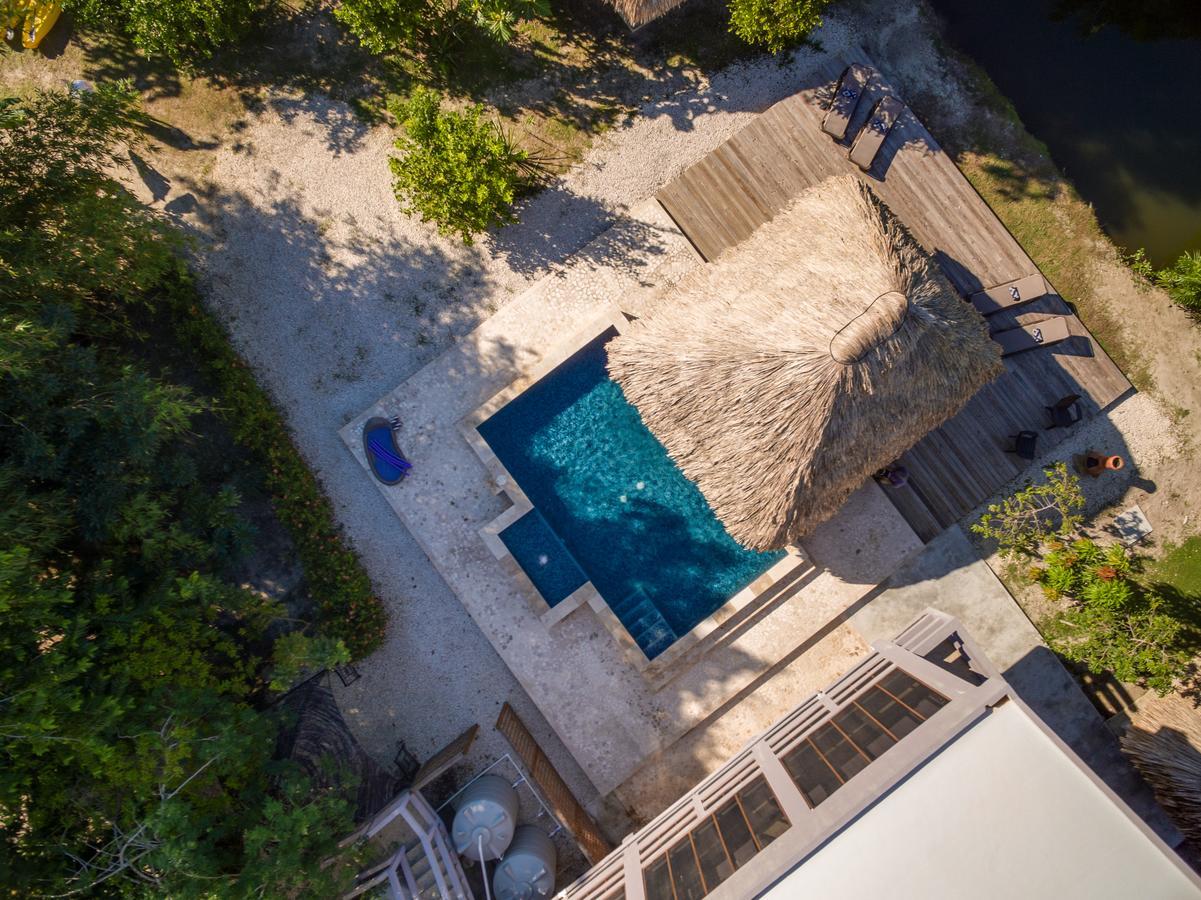 Bayshore Bijou Suites Maya Beach Екстериор снимка