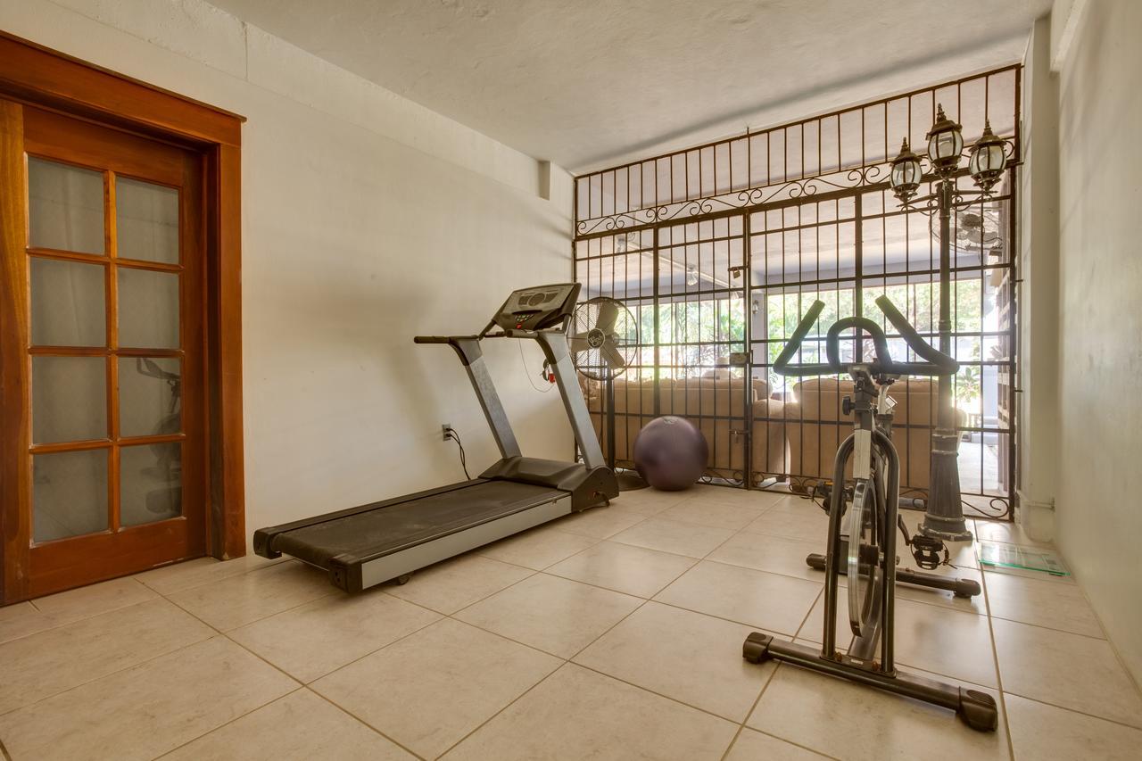 Bayshore Bijou Suites Maya Beach Екстериор снимка