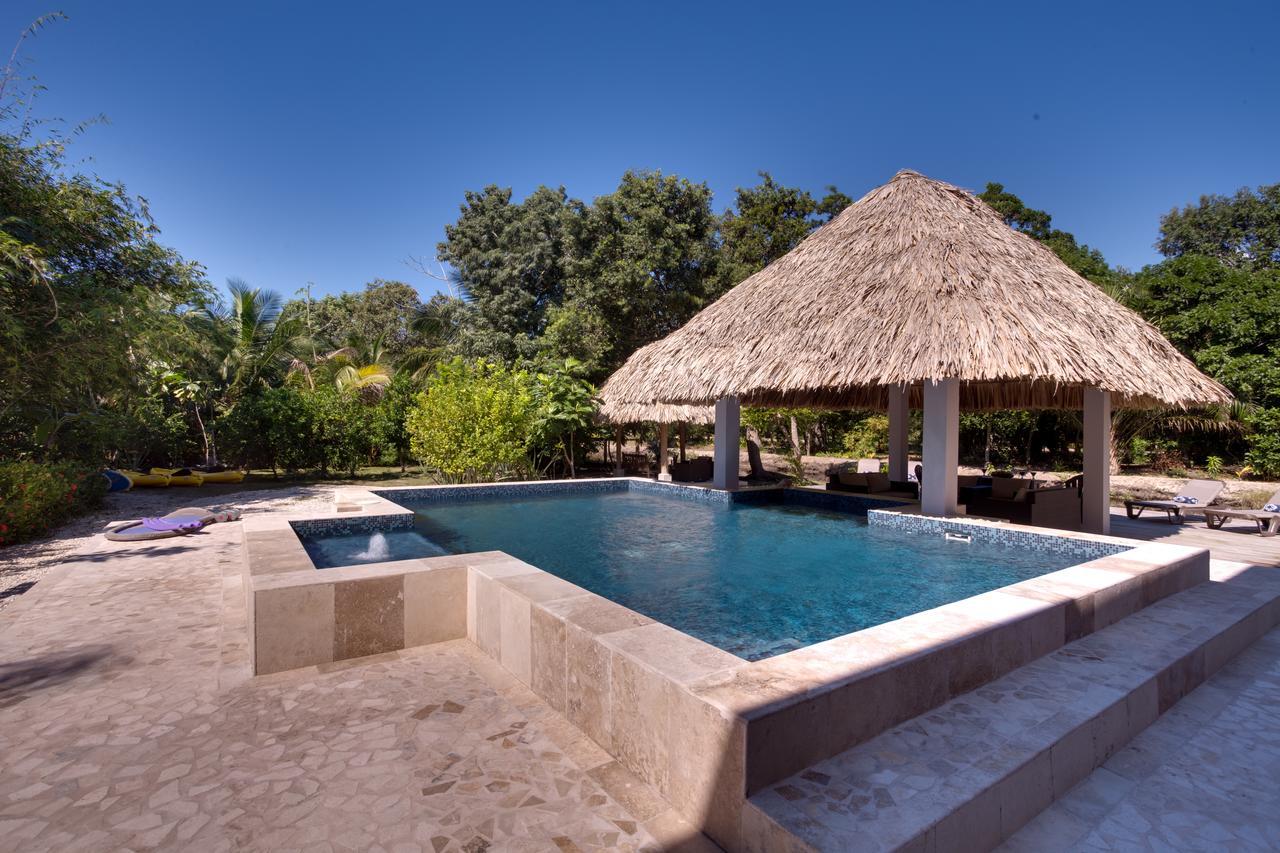 Bayshore Bijou Suites Maya Beach Екстериор снимка
