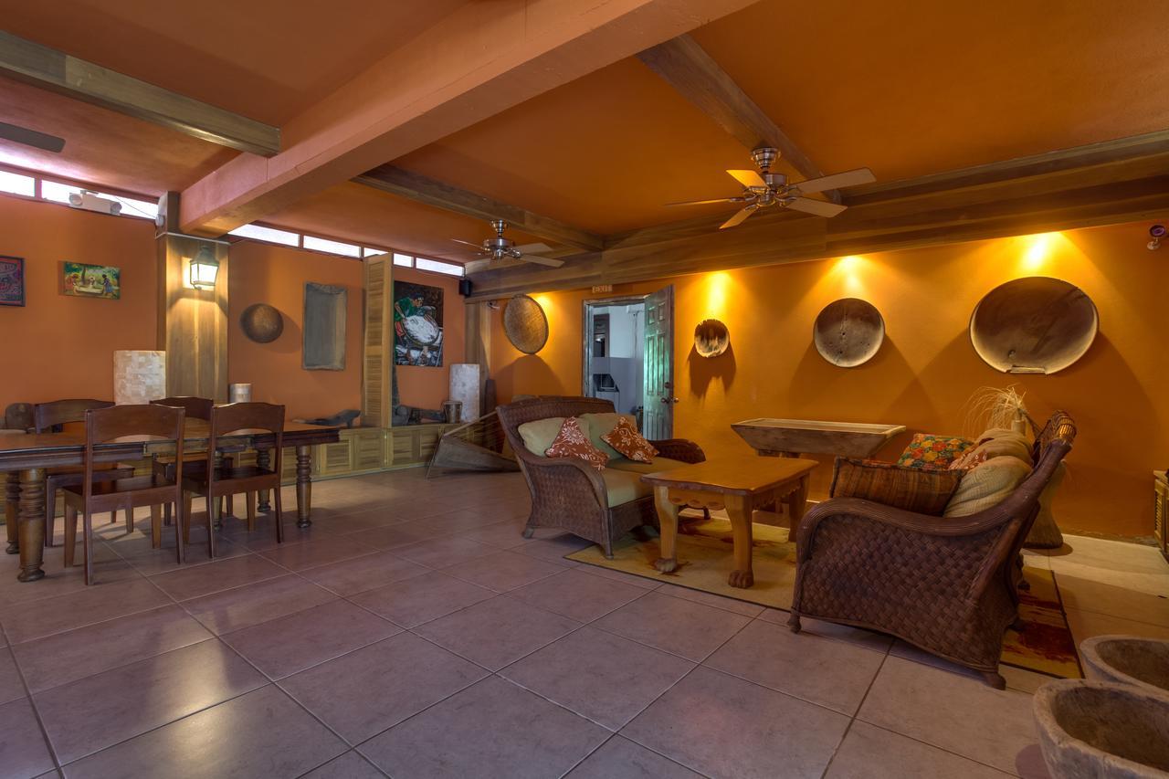 Bayshore Bijou Suites Maya Beach Екстериор снимка