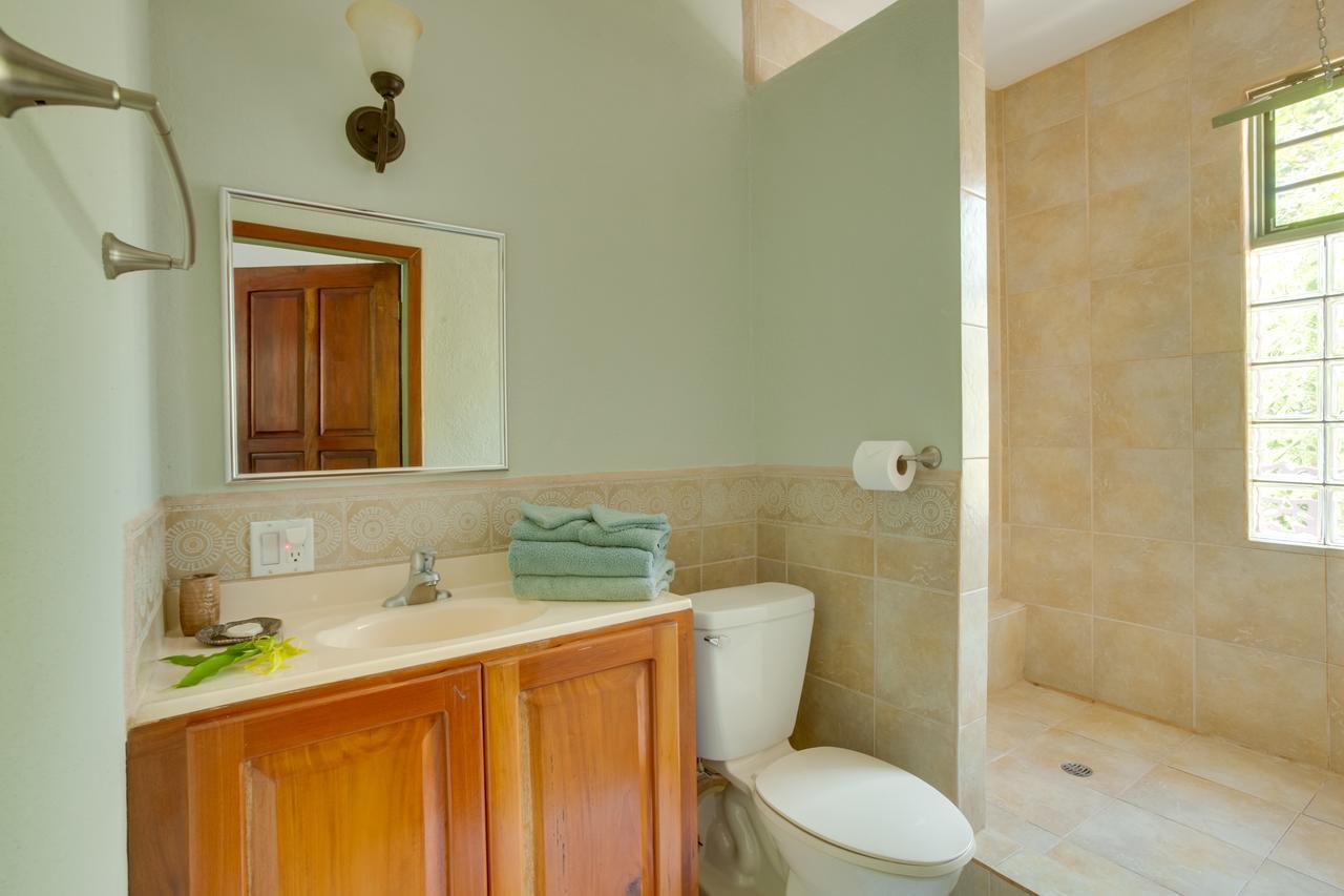 Bayshore Bijou Suites Maya Beach Екстериор снимка