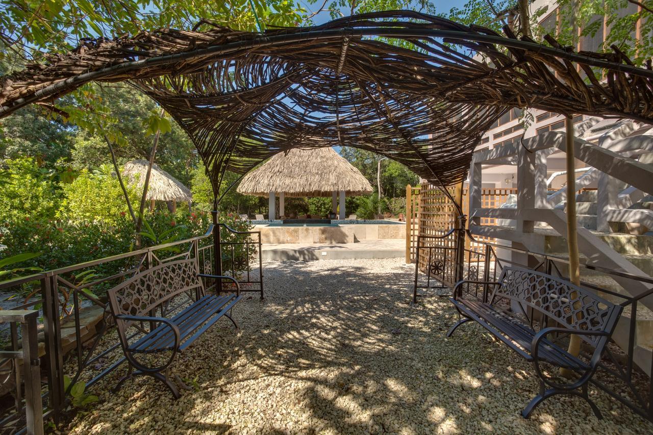 Bayshore Bijou Suites Maya Beach Екстериор снимка