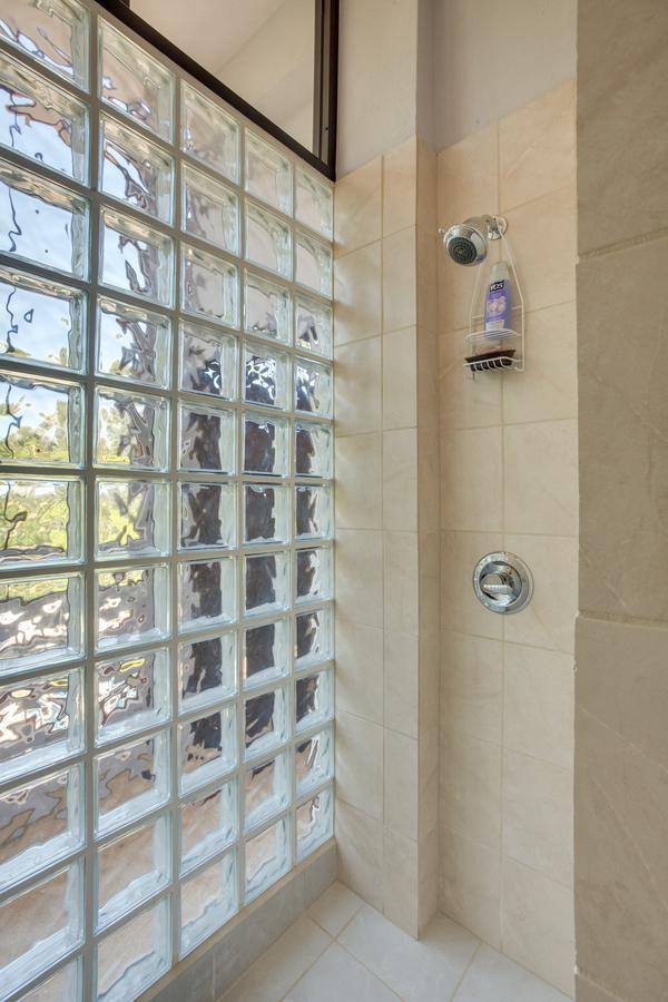 Bayshore Bijou Suites Maya Beach Екстериор снимка