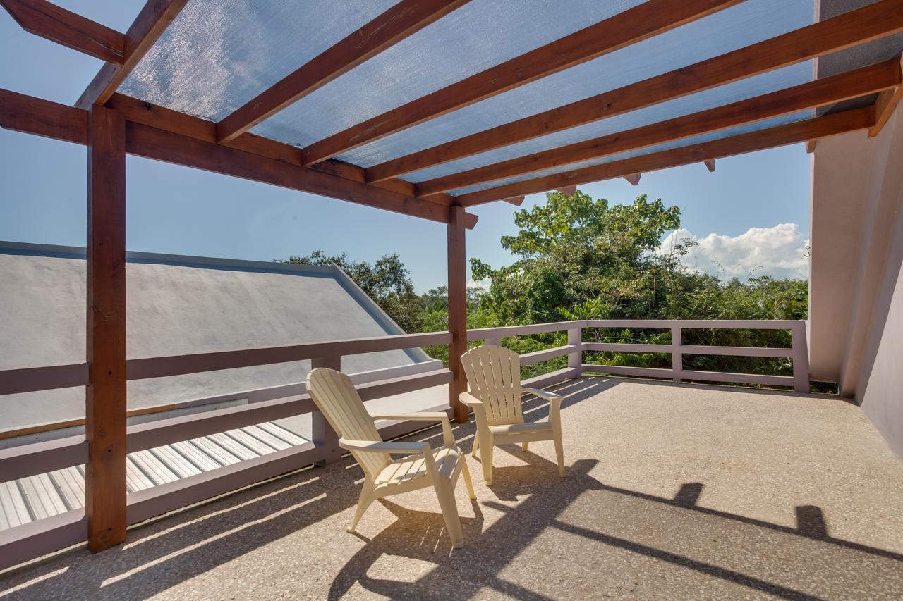 Bayshore Bijou Suites Maya Beach Екстериор снимка